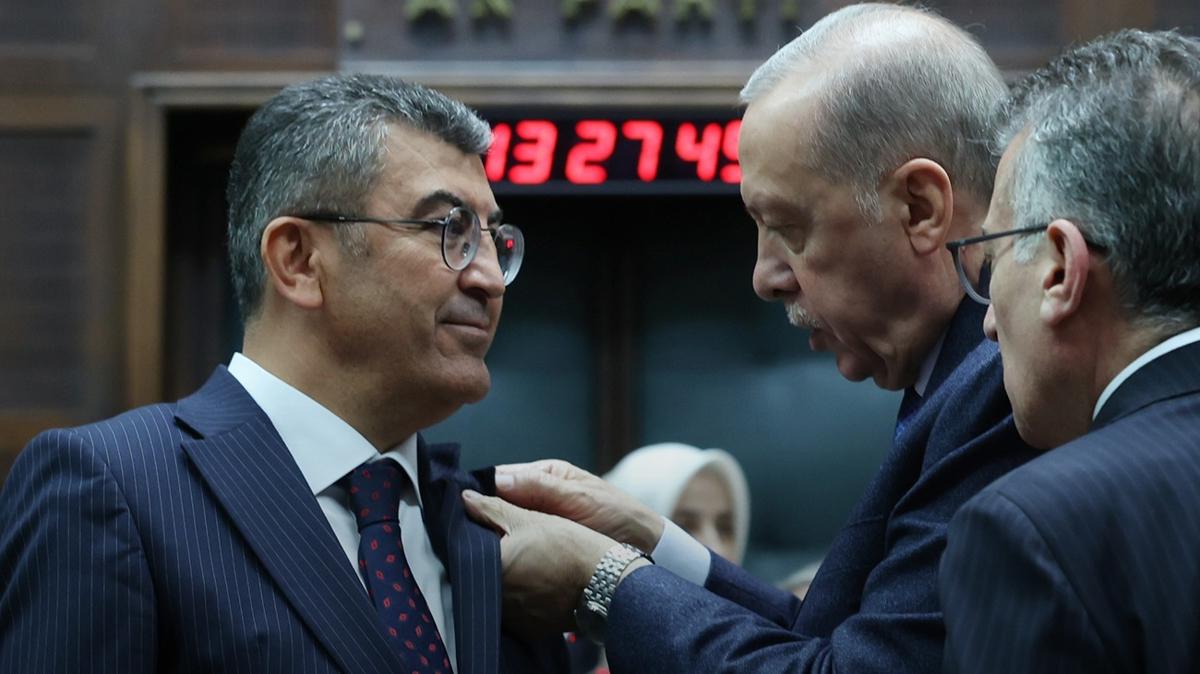 Partisinden istifa edip AK Parti'ye katld! Rozetini bakan Erdoan takt