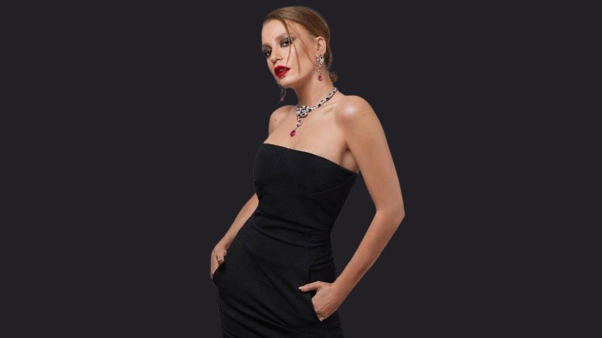 Sulular gibi kat! Serenay Sarkaya hayaleti oynad