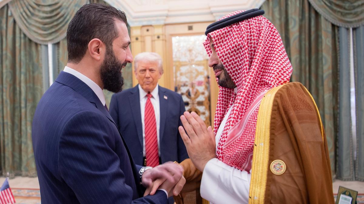 Trump srail'i oyun d brakt... Siyonistler lgna dnd