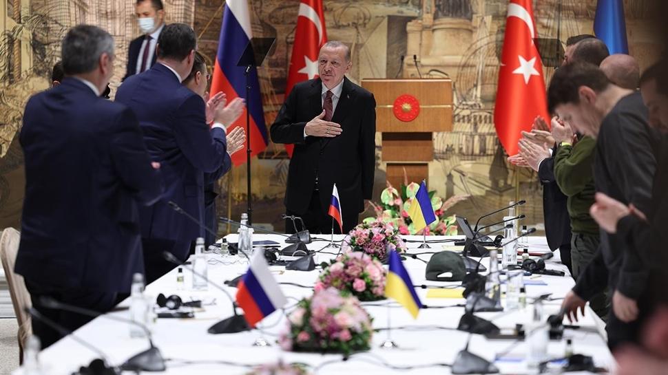 Dnyann gz stanbul'da: Rus ve Ukraynal heyetler bar mzakereleri iin bir araya gelecek