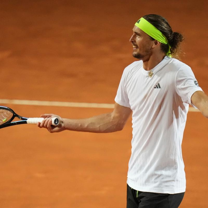 Son ampiyon Alexander Zverev, Roma Ak Tenis Turnuvas'nda finalde elendi