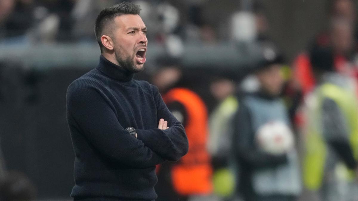 Ajax ampiyonluu zora soktu
