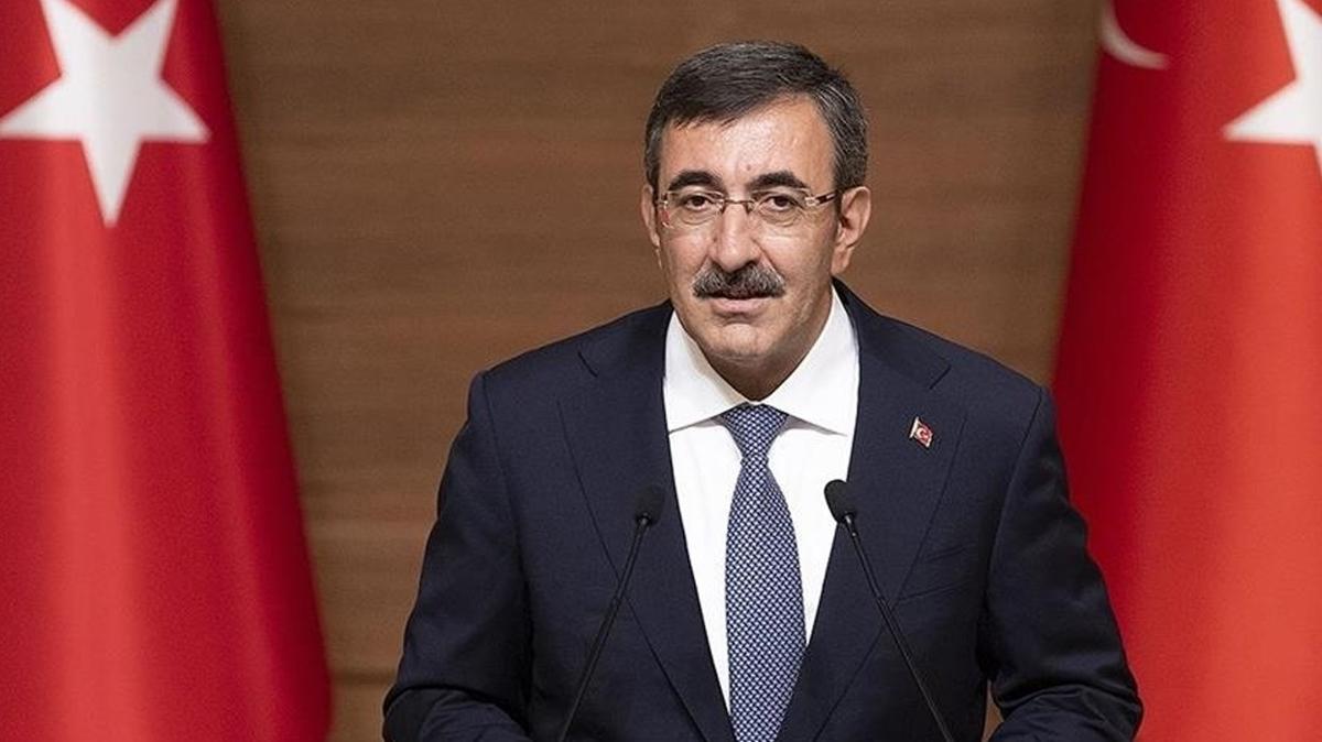 Cumhurbakan Yardmcs Ylmaz, Ziraat Trkiye Kupas'n kazanan Galatasaray' kutlad
