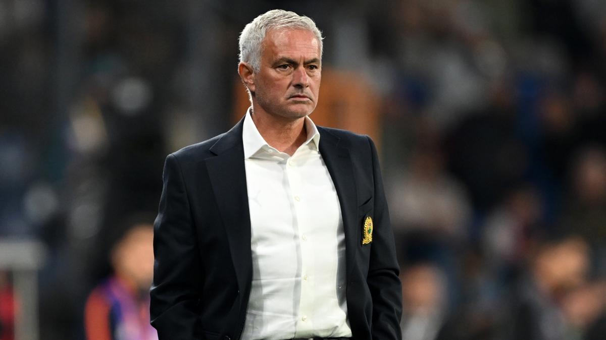 Resmi aklama geldi! Jose Mourinho Fenerbahe'den ayrlyor mu"