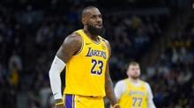 Lebron James'ten 40 yanda tarihi imza!