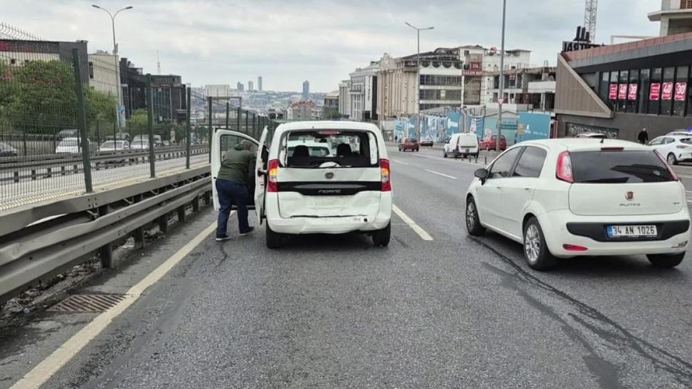 Beylikdz'nde zincirleme kaza: 3 yaral