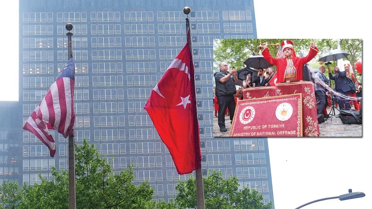 New York'ta 19 Mays cokusu! Trk bayra 25. kez dalgalanyor