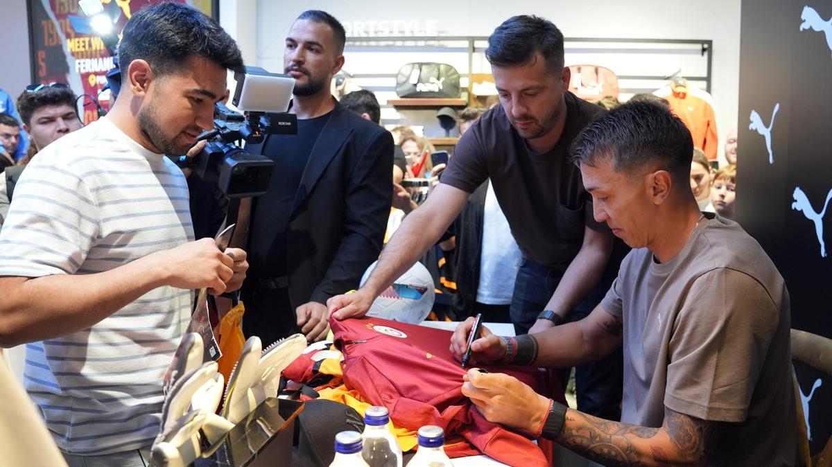 Fernando Muslera, imza gnnde taraftarla bulutu