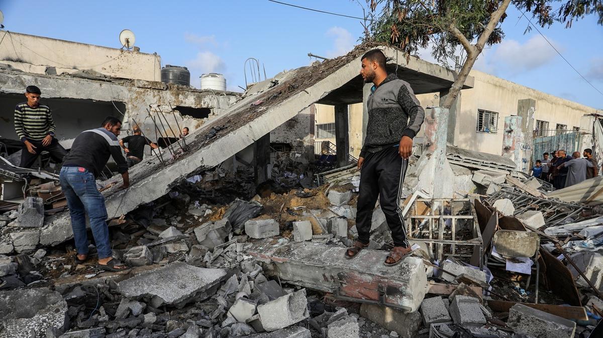 Katil srail'den Gazze'ye son 24 saatte 160 hava saldrs