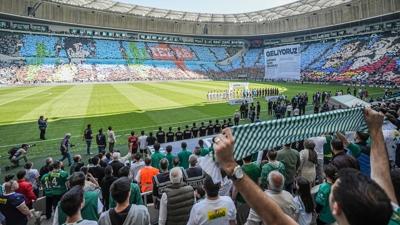 Futbolda ya�a bast�k!