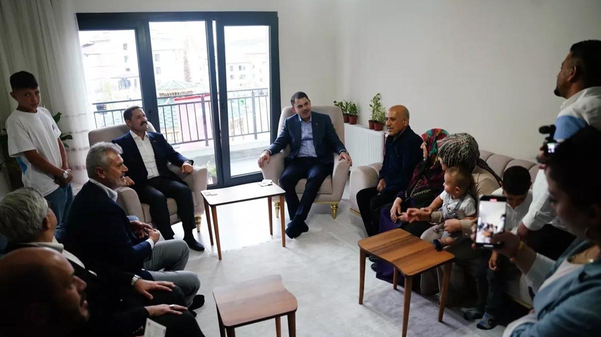 Asrn felaketinin yaralar sarlyor.. Bakan Kurum'dan depremzede aileye ziyaret