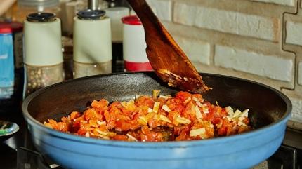 nce soan m yoksa sala m kavrulur? Yemek yaparken en lezzetli olan...