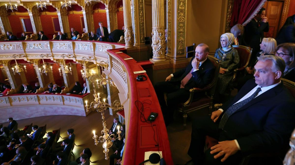 Bakan Erdoan, Macaristan'da Babakan Orban ile kltrel programa katld