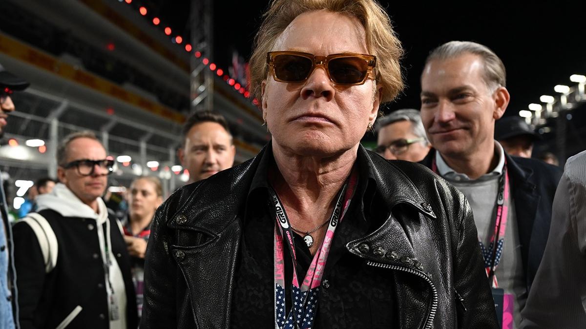 Guns N' Roses konserine geri saym balad... Kulis istekleri oke etti
