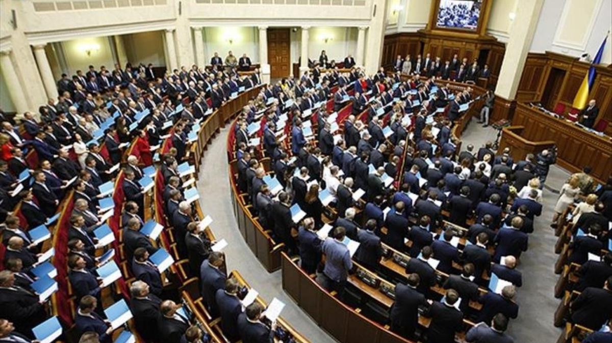 Ukraynal eski siyasetiye silahl saldr! Sokak ortasnda ld