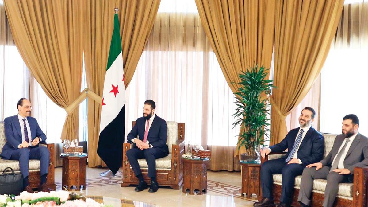 YPG silah brakarak Suriye'ye entegre olmal... Kaln'dan ara'ya kritik ziyaret