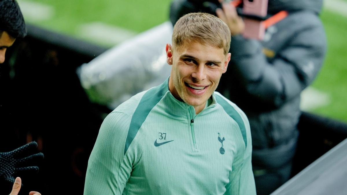 Dnyann konutuu adam: Micky van de Ven!