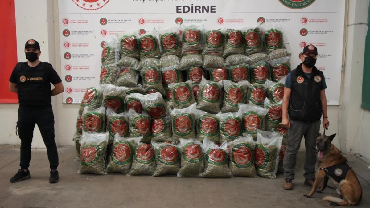 Gmrk Muhafaza ekipleri 418 milyon TL'lik uyuturucu ile kaak eya ele geirdi