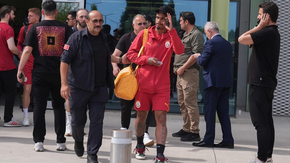 Galatasaray, Gztepe ma ncesi zmir'e geldi