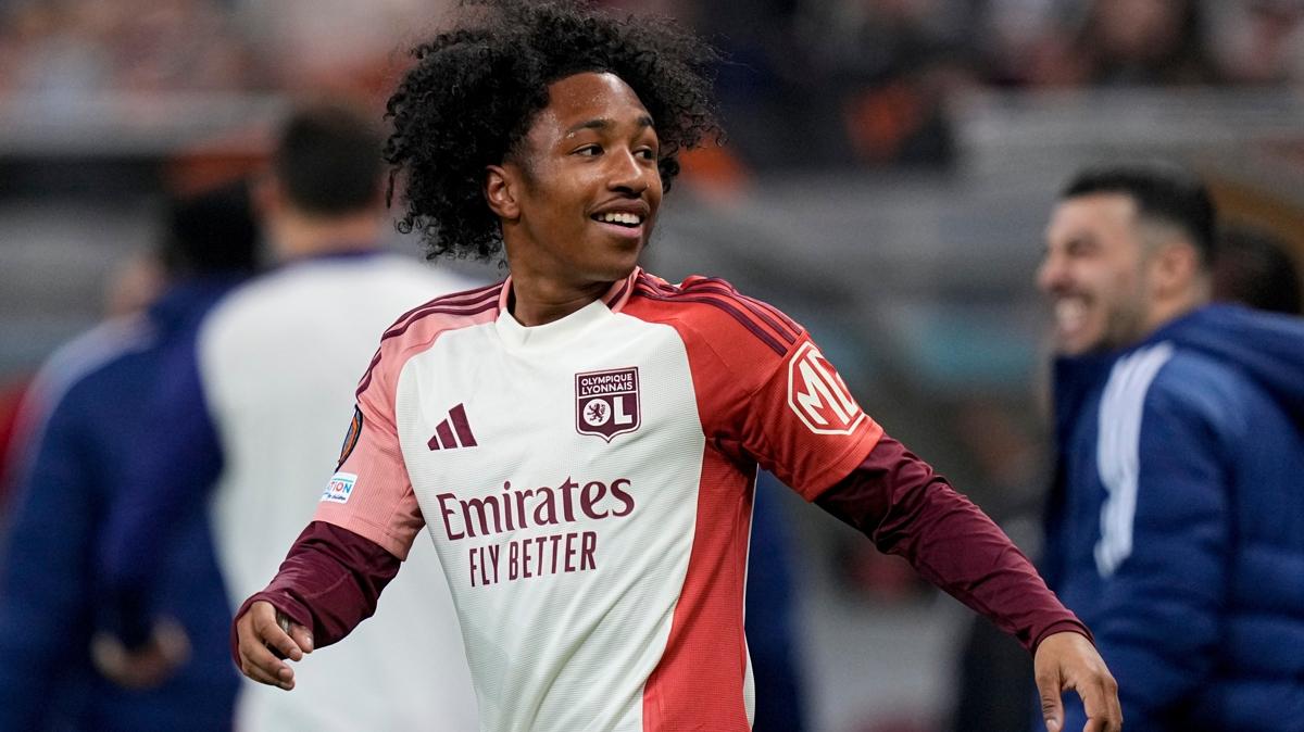 Malick Fofana Liverpool Lyon fotoraflar resimleri