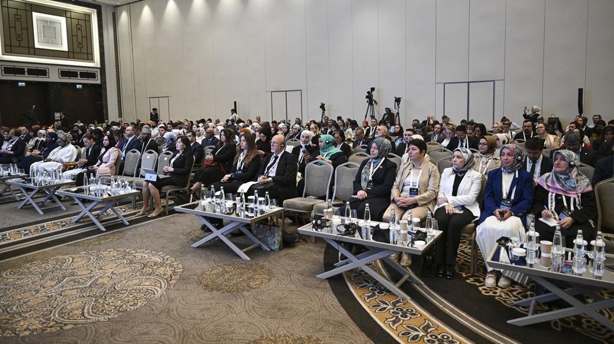 Uluslararas Aile Forumu'nun ikinci gn "Ekranlar anda Aile Olmak" paneliyle balad