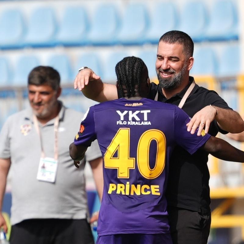 Arda Turan, sezonun son ma��nda kazand�