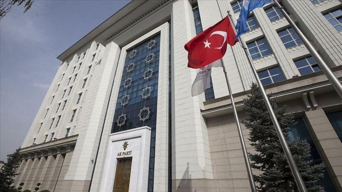 AK Parti'den "Yeni Anayasa altay" aklamas: Halkta balayp halkta bitecek