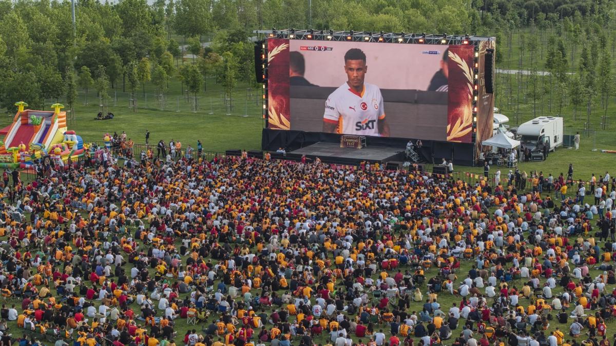 Galatasaray taraftar, Gztepe man Yenikap'da izledi