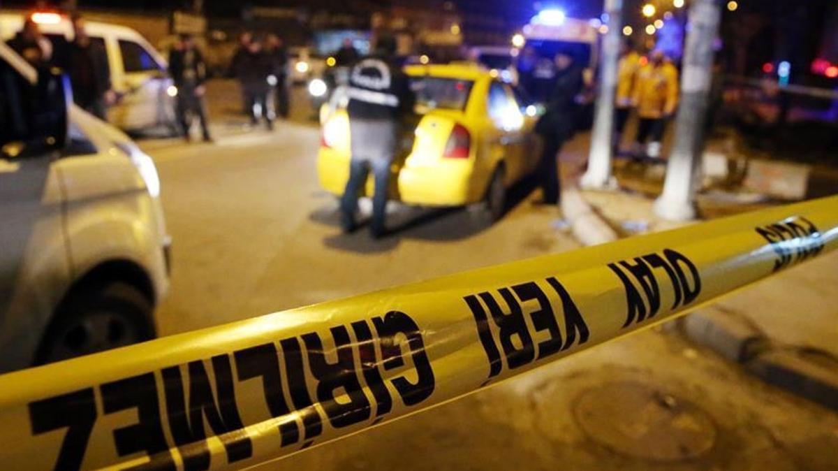 stanbul'da silahl saldr! Aracn nn kesip kurun yadrdlar