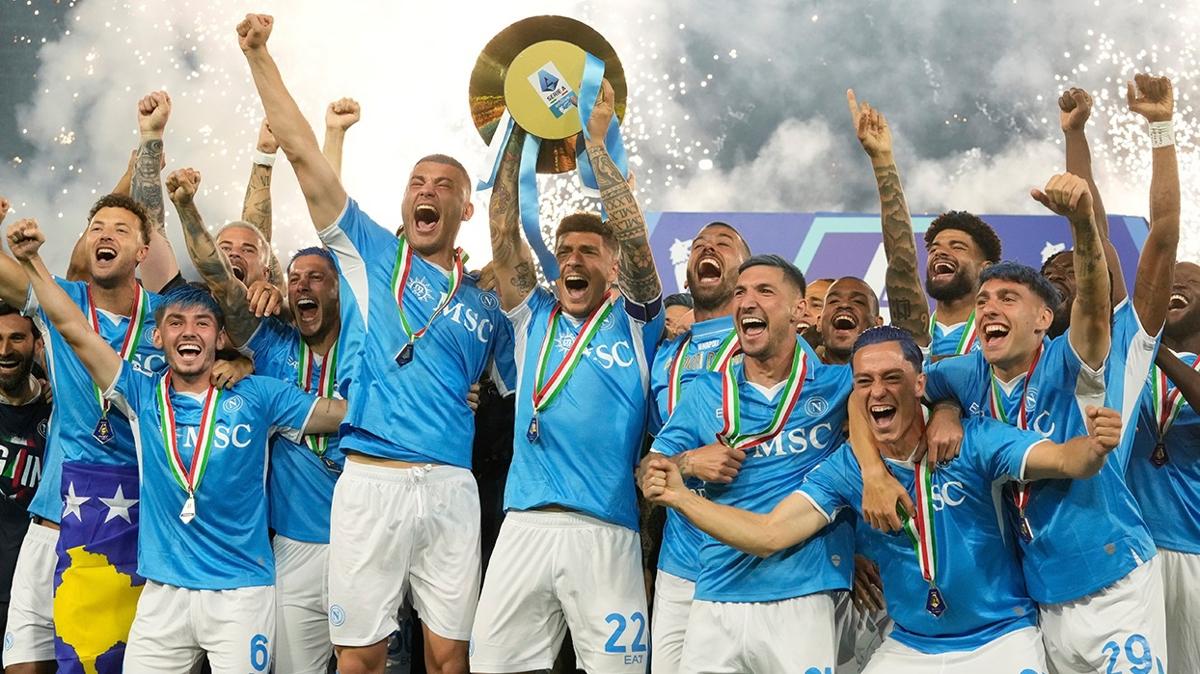talya'da ampiyon Napoli! Son haftada zafere uzandlar