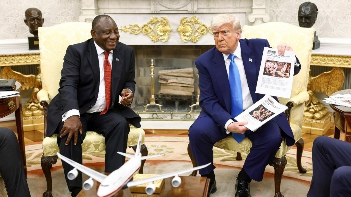 Oval Ofis'te Trump yalan