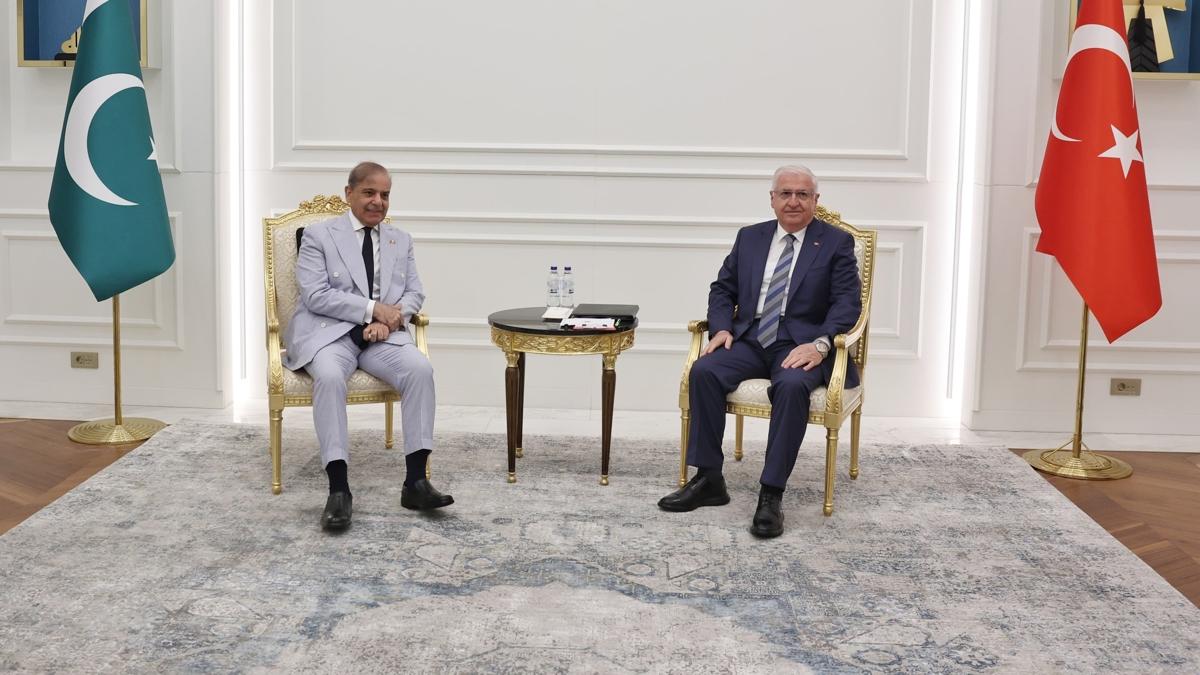 Bakan Gler Pakistan Babakan erif'i karlad
