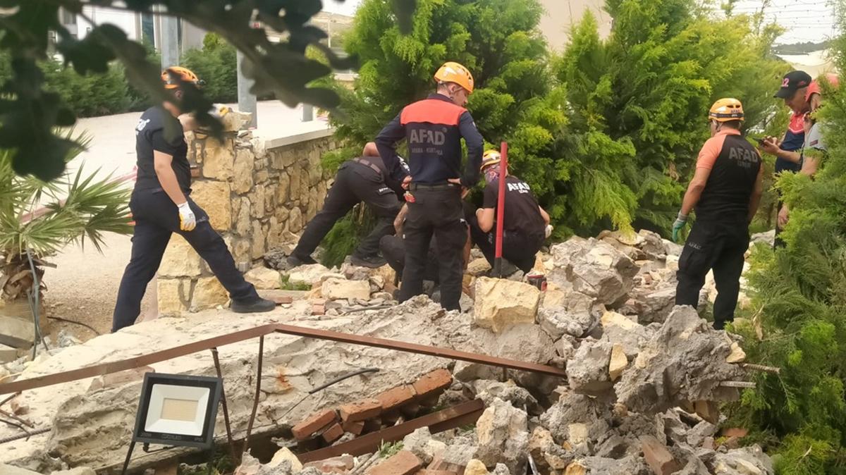 Dn salonunun dekoratif beton kemeri ykld: 1 can kayb