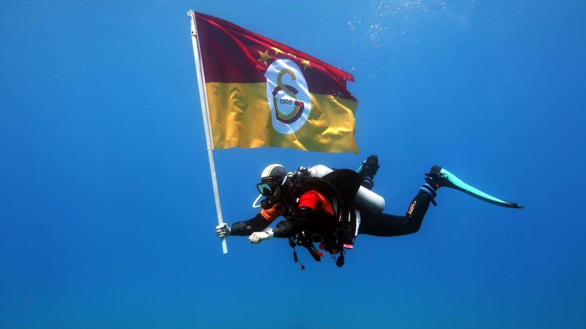 Fethiye'de deniz altnda Galatasaray'n ampiyonluu kutland