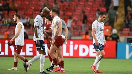 Fenerbah�eli futbolcular ma� sonu konu�mad�