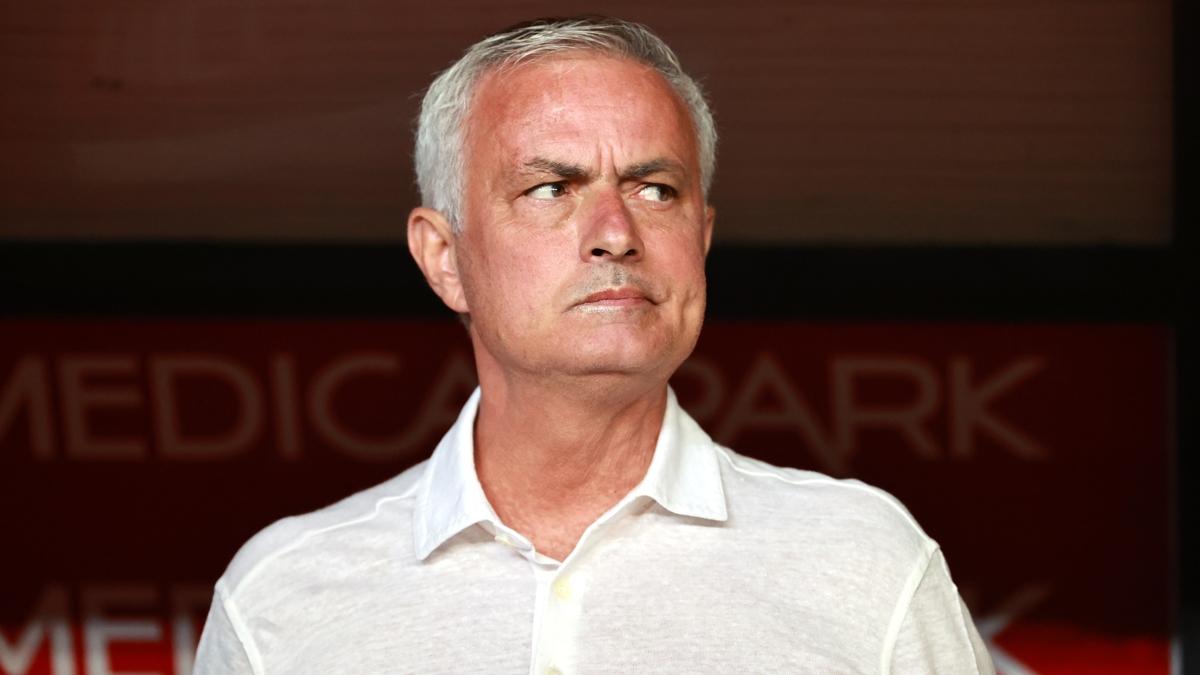 Fenerbahe'de kalacak m" Jose Mourinho aklad