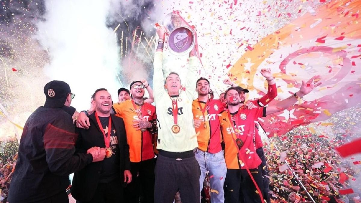 Galatasaray kutlamasnda byk kriz! Listeden karld, ynetime ate pskrd