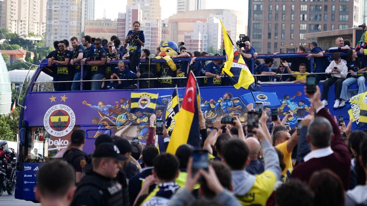 Fenerbahe Beko'da ampiyonluk kutlamalar! Taraftarlaryla bir araya geldi