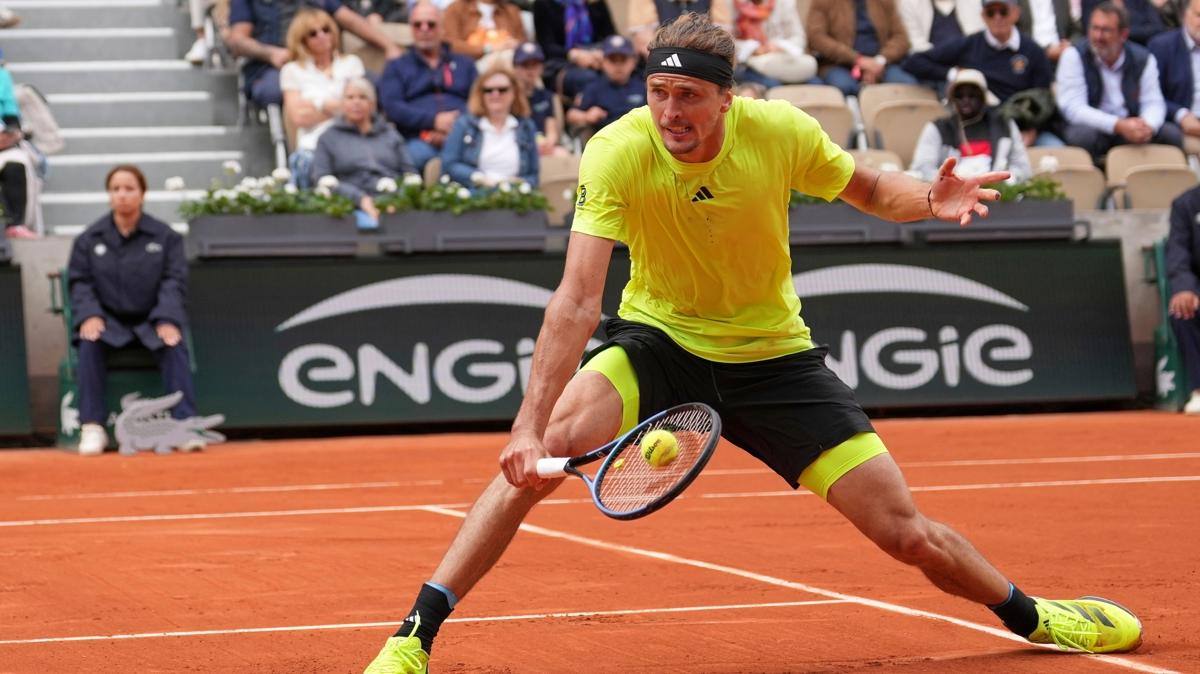 Fransa Ak'ta Gauff ve Zverev st tura ykseldi