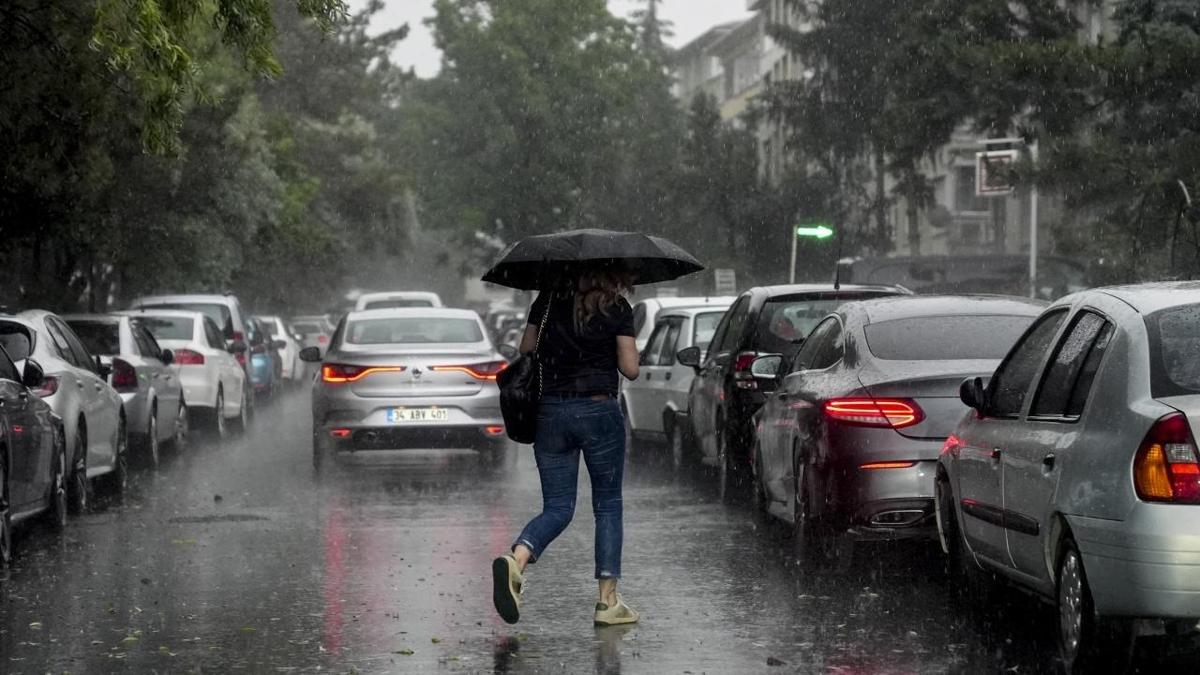Meteorolojiden baz iller iin kuvvetli saanak uyars