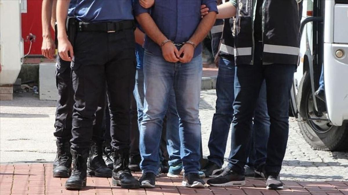 Yeniden yaplanma arayndalar... FET'ye yeni operasyon: 54 gzalt