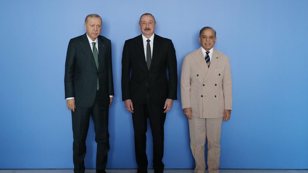 Pakistan Babakan ahbaz erif'ten Azerbaycan ve Trkiye mesaj: Yaasn dostluumuz 