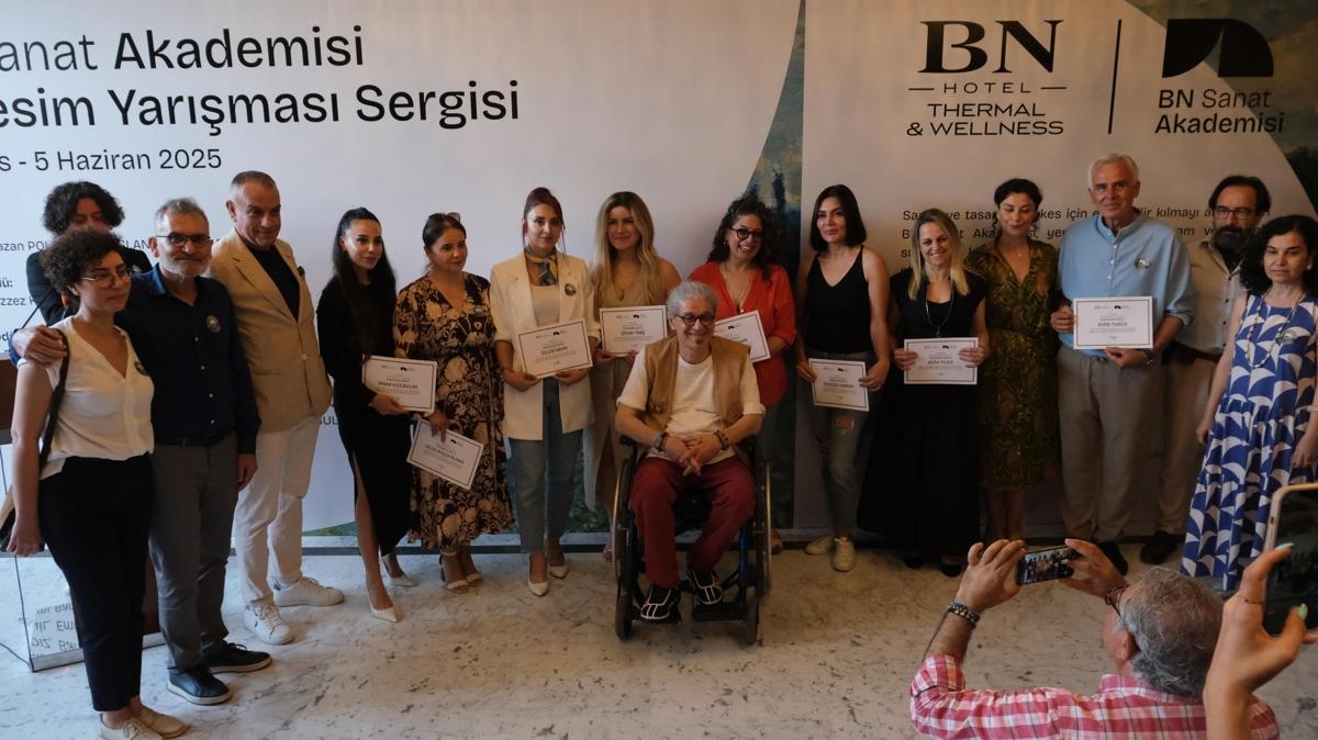 Sanat Akademisi'nin resim yarmasn kazananlar dllerini ald
