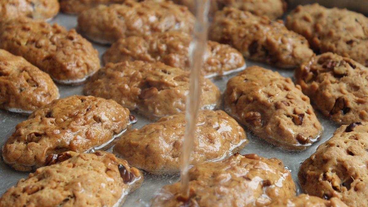Sirke ile gevrekleiyor: Kalburabast tarifi, misafirlere parmak srtan tatl