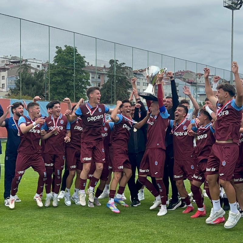 U19 Elit Ligi'nde ampiyonlua ulaan Trabzonspor, kupasn ald