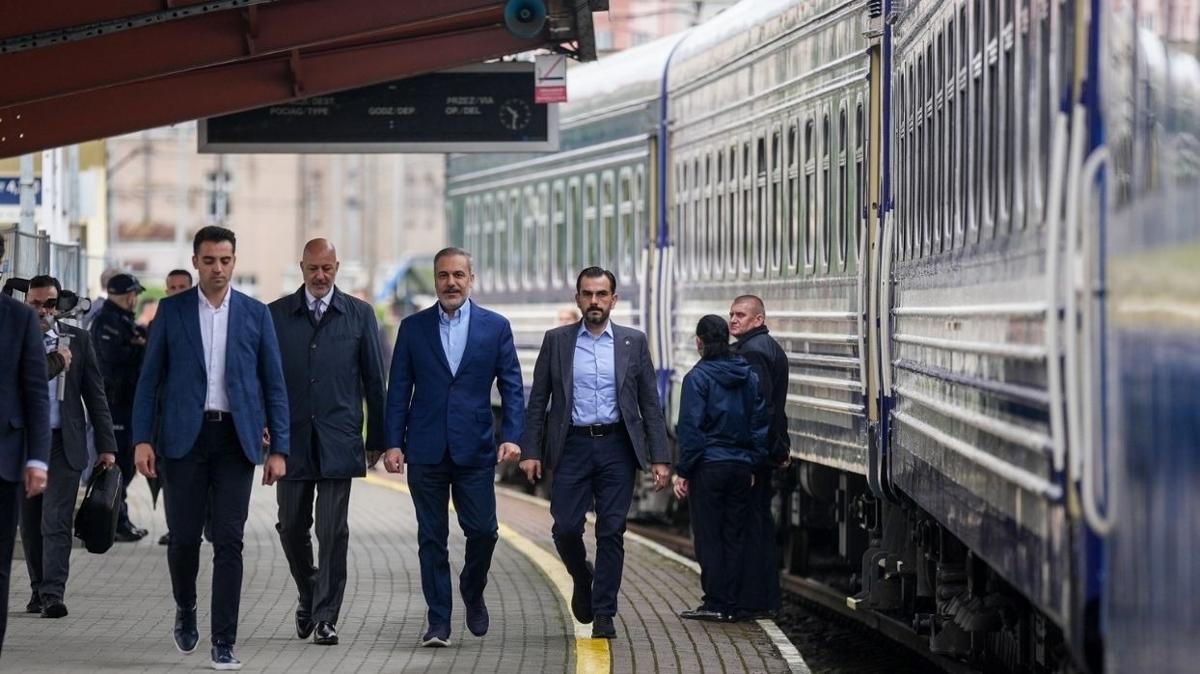 Bakan Fidan Polonya'dan Kiev'e demiryoluyla hareket etti
