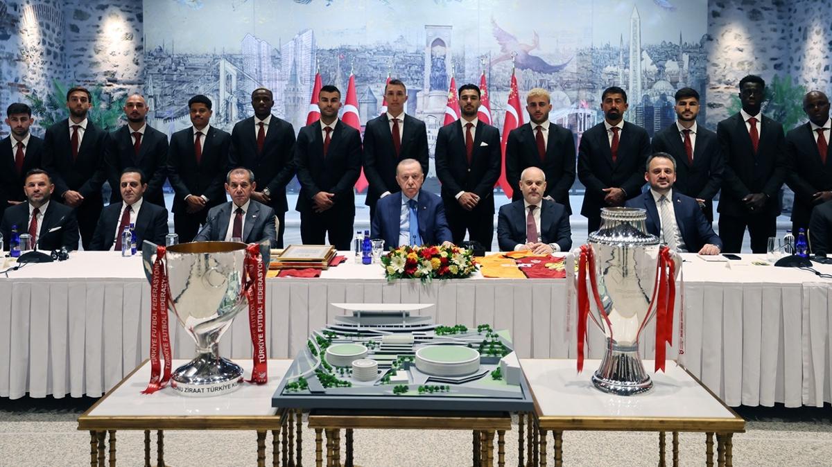 Bakan Erdoan, Galatasaray' Dolmabahe'de kabul etti