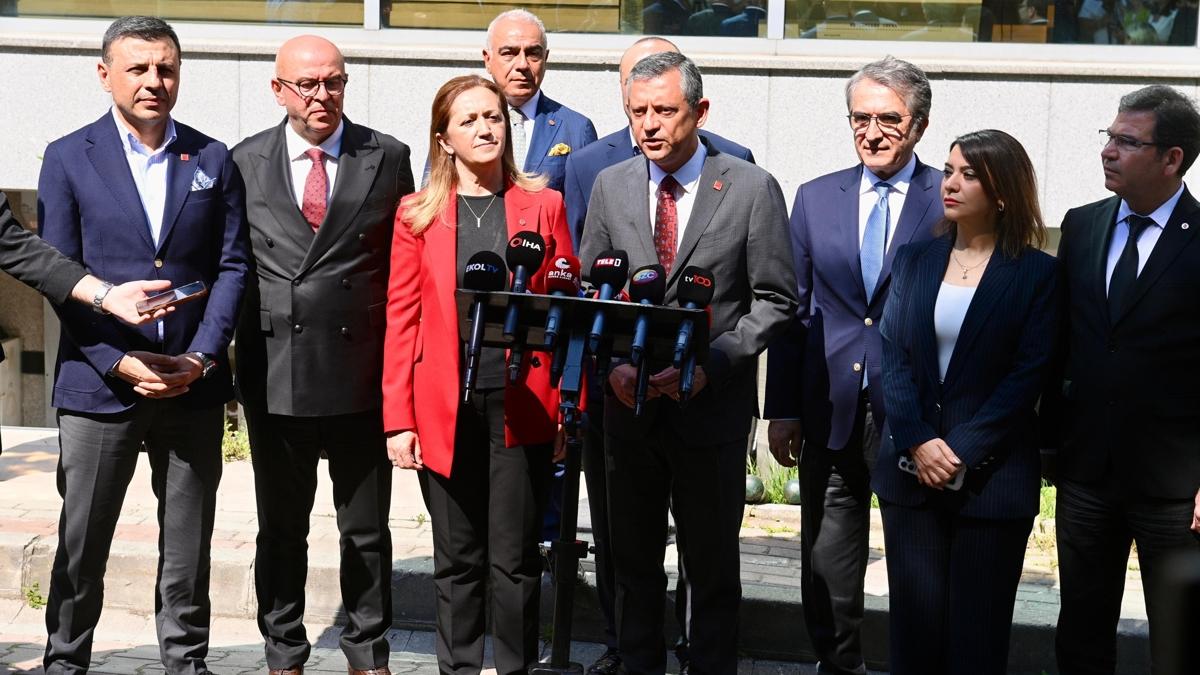 zmir'de hayat durdu: Umurlarnda olmad