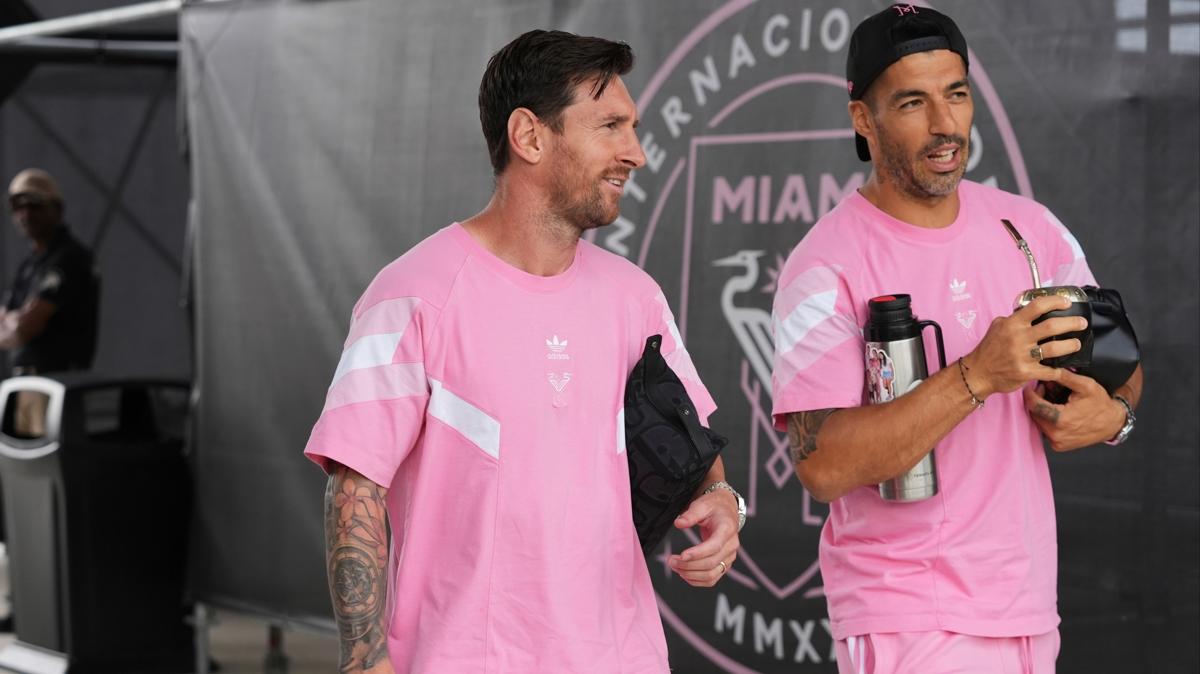 Luis Suarez kendi kulbn kurdu, Lionel Messi de ortak oldu