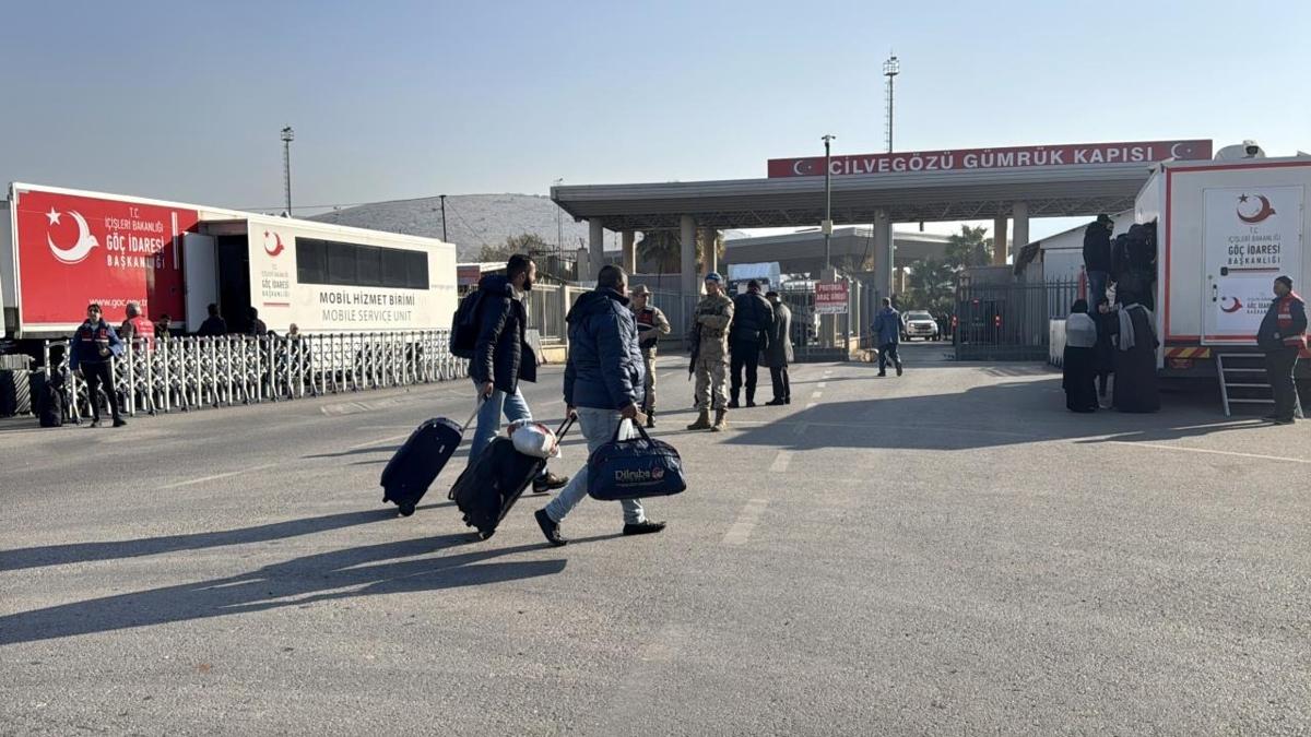 Suriyeliler lkesine dnyor! Bakan Yerlikaya g rakamn aklad